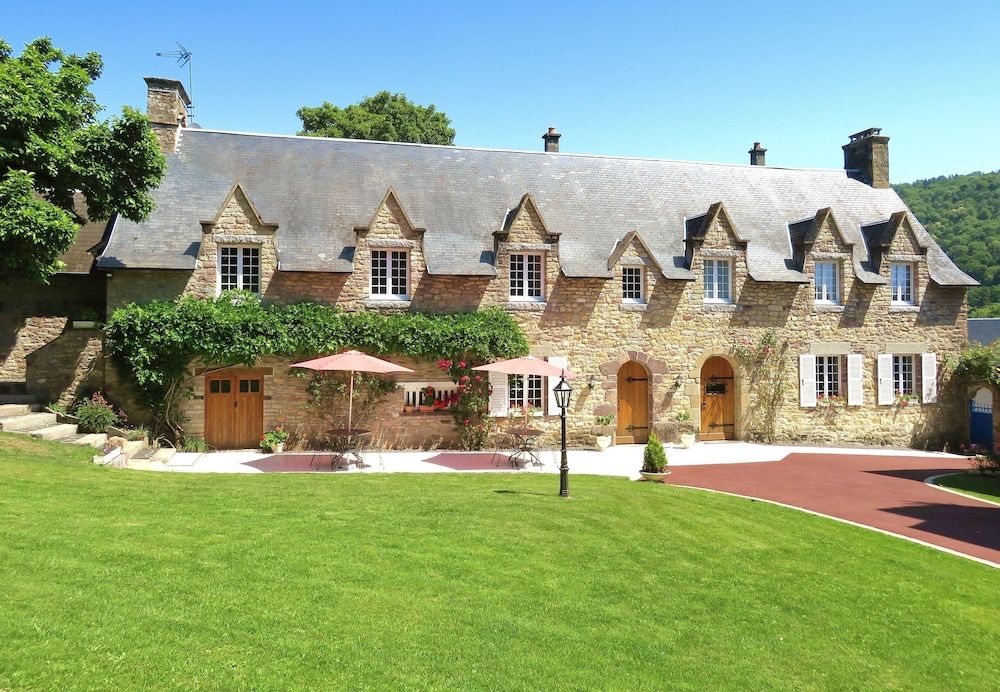 Le Manoir de Placy - Bed and Breakfast -1 étoiles à Clécy