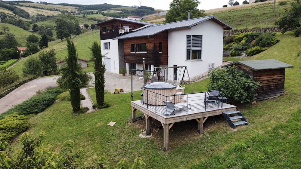 Domaine de la Rue de la Tour SAS -1 estrelas em Valsonne