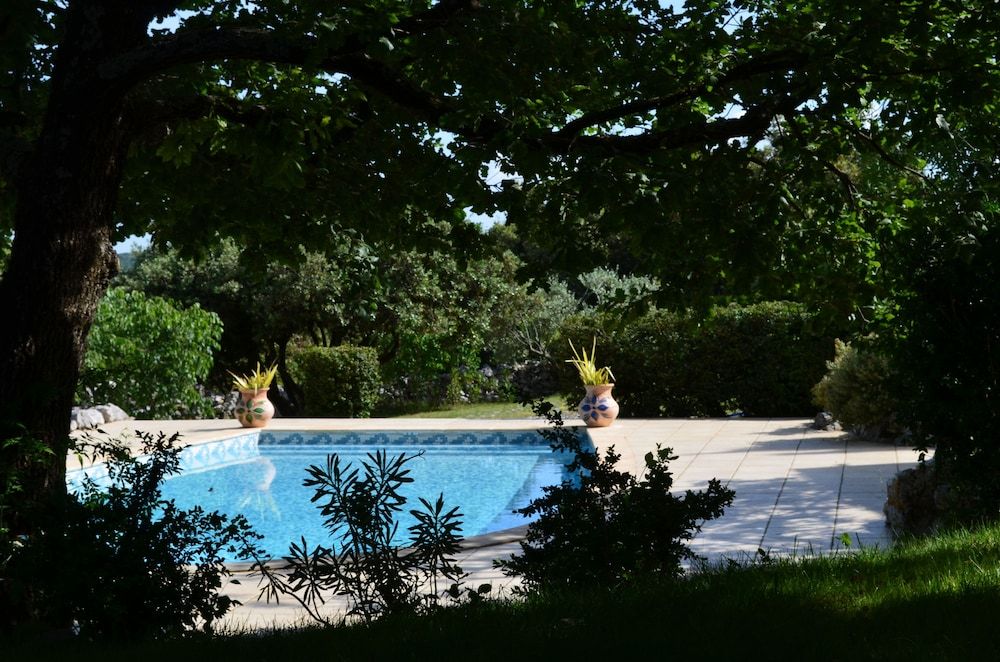 Chambres d'hôtes Sous les Chênes -1 estrelas em Lussan