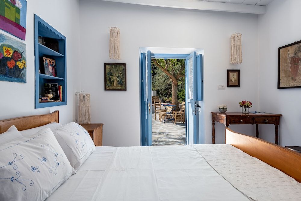 The Aegean blue country house Old Milos 2