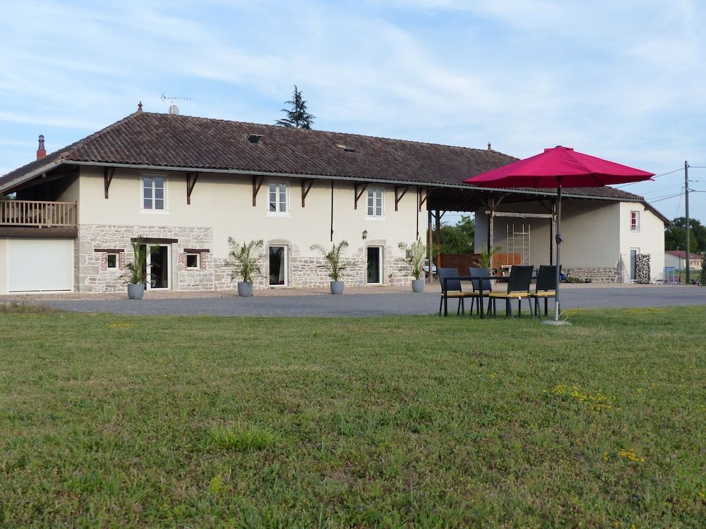 Gîtes Domaine de la Rochère -1 estrellas en Domsure