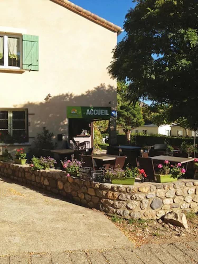 Camping La Charderie 3 étoiles à Pont-de-Labeaume