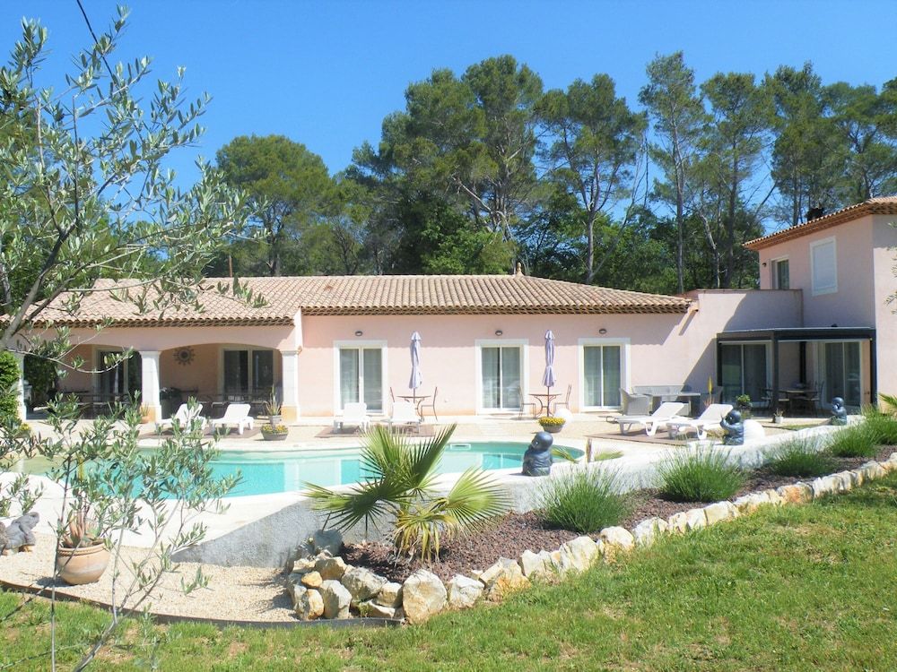 Le Mas Sans Soucis -1 estrellas en Fayence