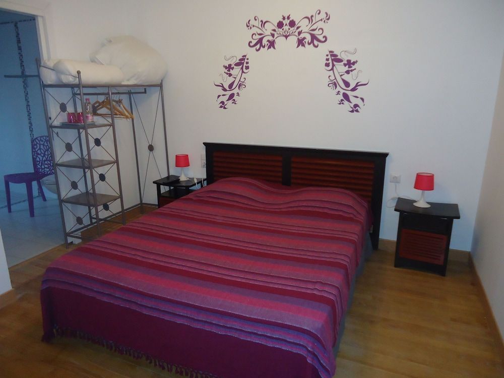 La rose des vents -1 estrellas en Sathonay-Camp