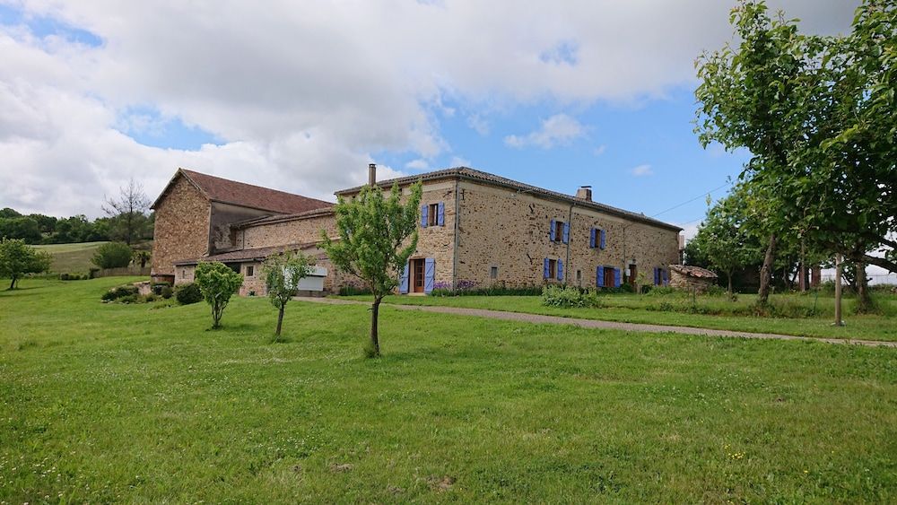 Gîtes et Chambres d'Hôtes Peyrecout Tarn -1 étoiles à Laparrouquial