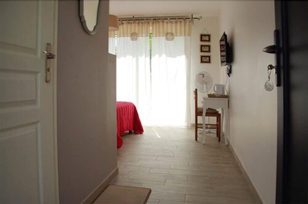 Les Abris du Chateau 2