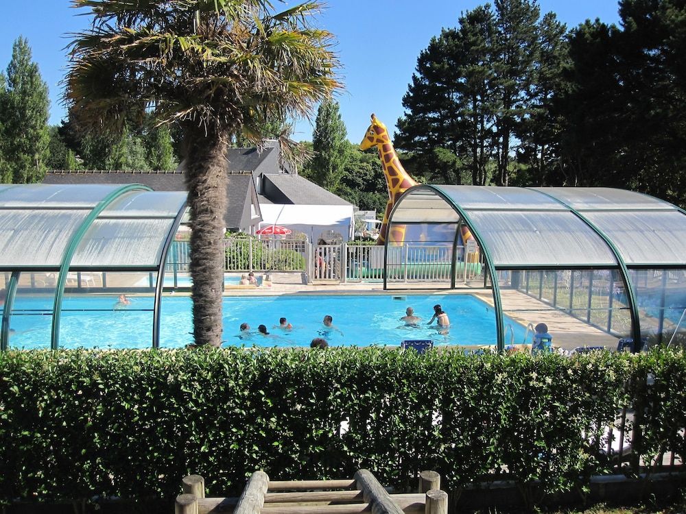 Camping Les Capucines 4 estrellas en Trédrez