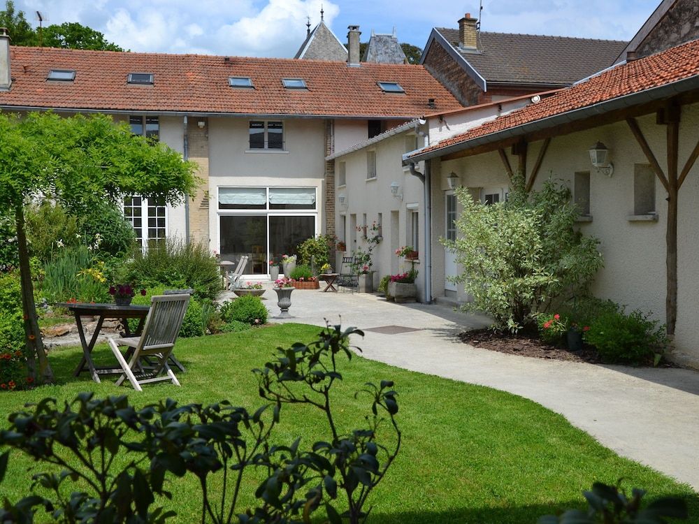 Les Célestines -1 estrellas en Lavannes