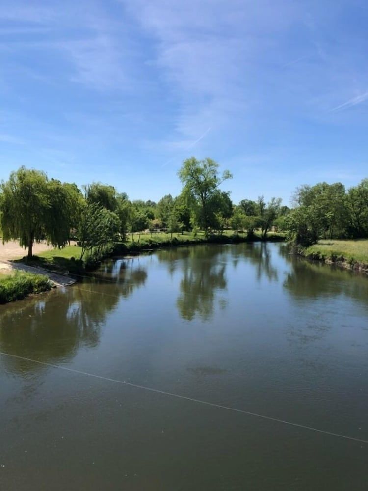 Camping Aubeterre-Sur-Dronne -1 étoiles à Laprade