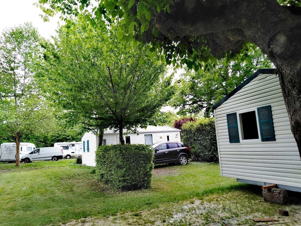 Camping Aubeterre-Sur-Dronne 2