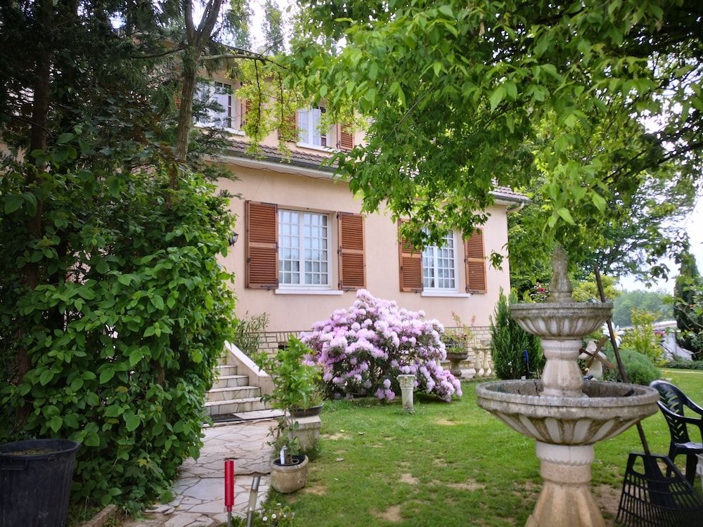 Au Jardin Fleuri -1 stelle a Secondigny