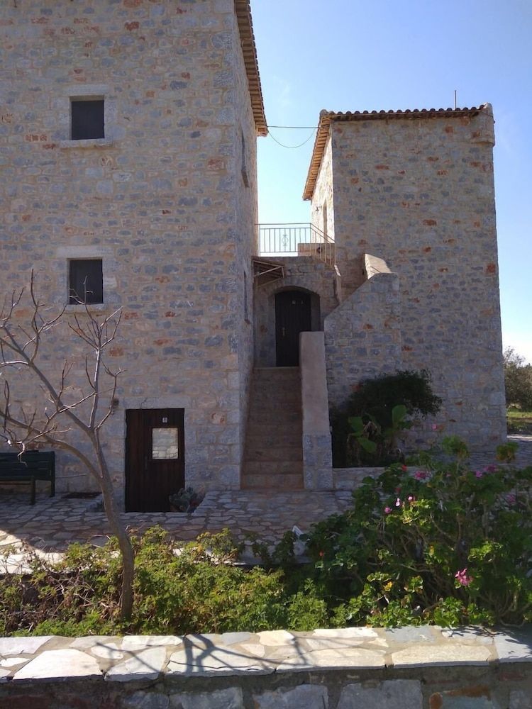 Pirgoi Edem -1 estrellas en Pyrgos Dirou