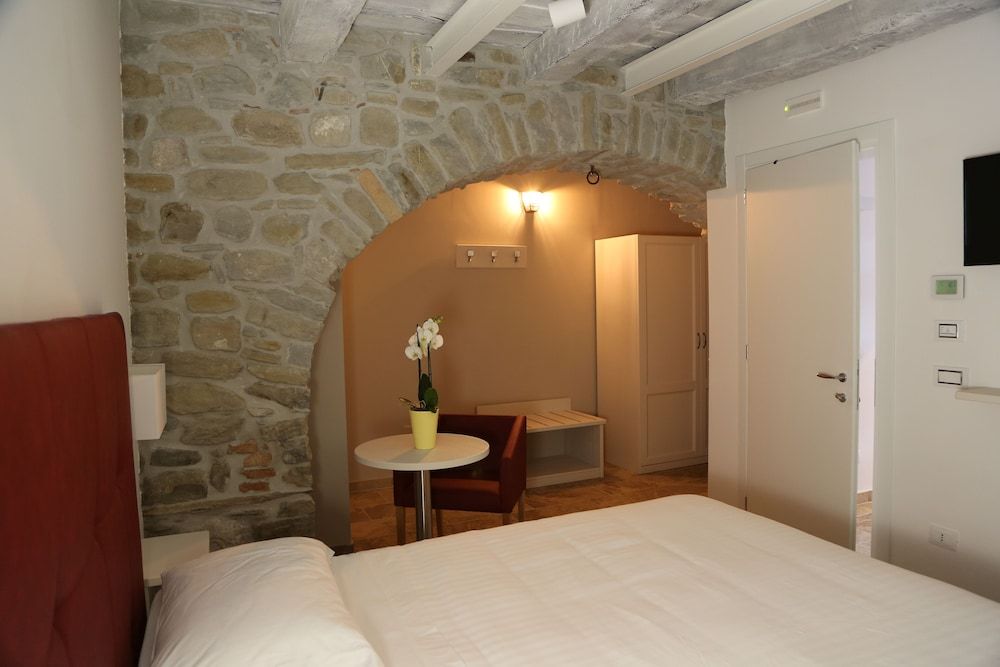 Montis 3