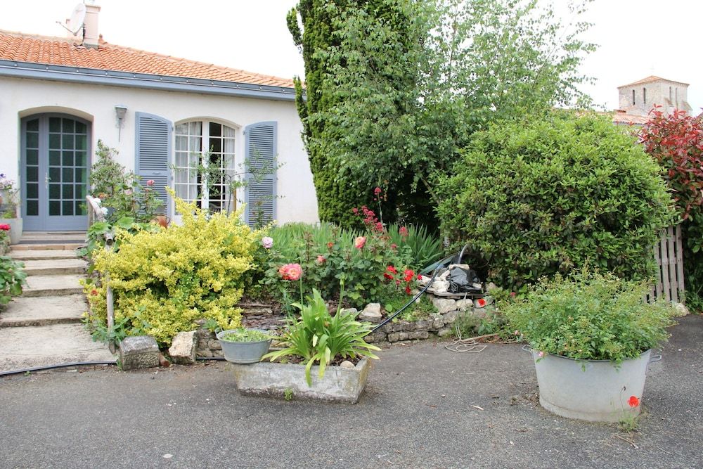 Chambre D'Hotes Le Lavoir -1 estrelas em Fontaines
