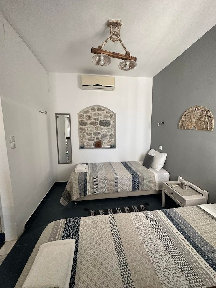 Elenis Studios & Apartments 2