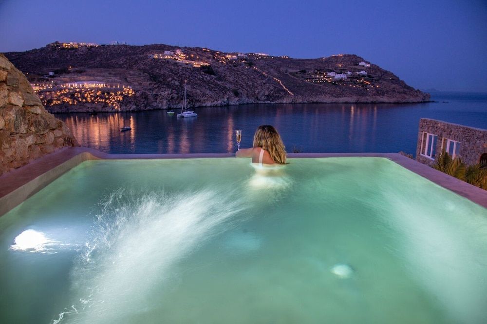 Etesians Suites & Villas -1 estrellas en Super Paradise Beach