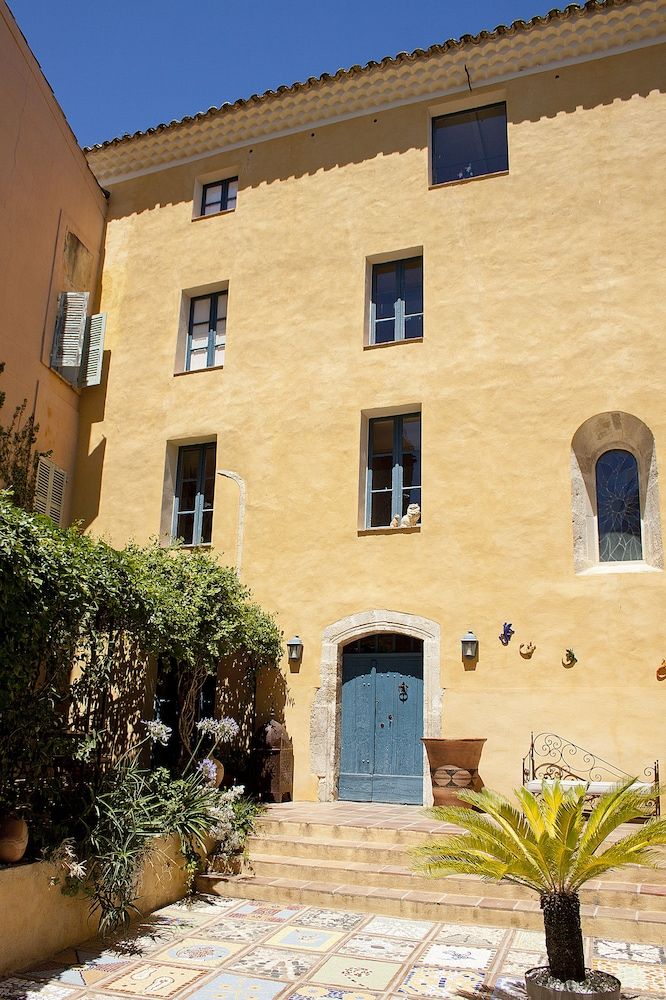 Maison Saint-Louis -1 étoiles à Besse-sur-Issole