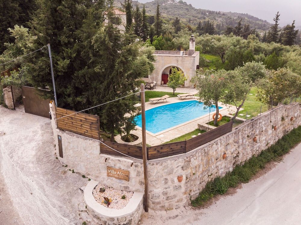 Villa Aloni-traditional Stone Villa With Nice View,pool and Garden -1 estrelas em Fílippos