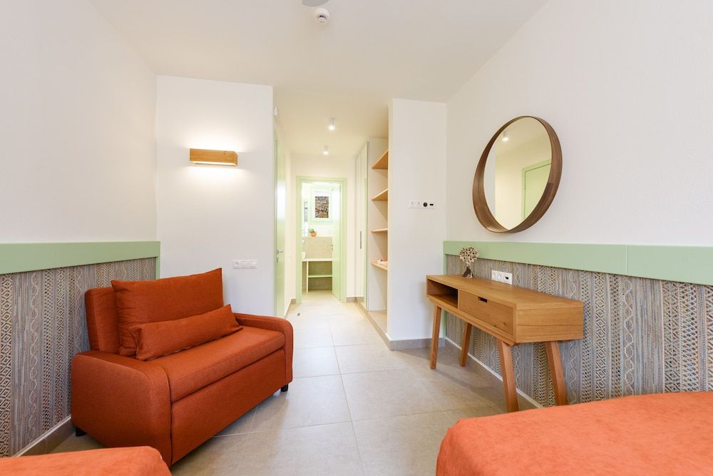 Plioni- Villas With Private Pool & Suites With Hot Tub 2