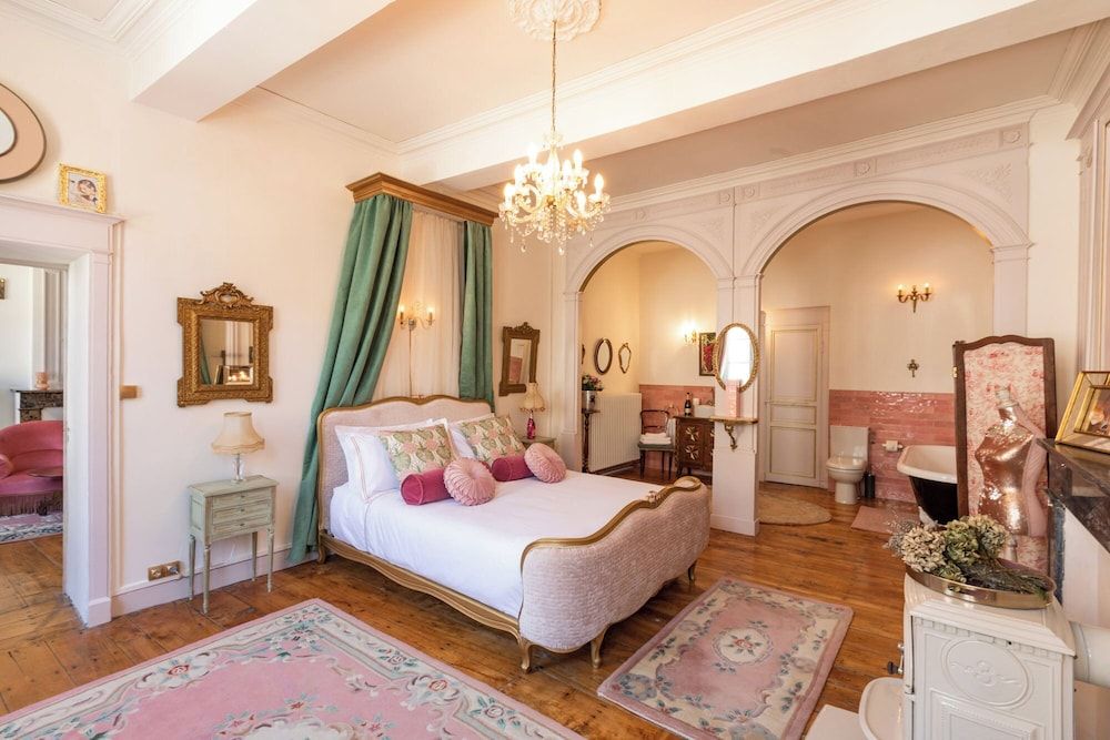 Champagne House 2