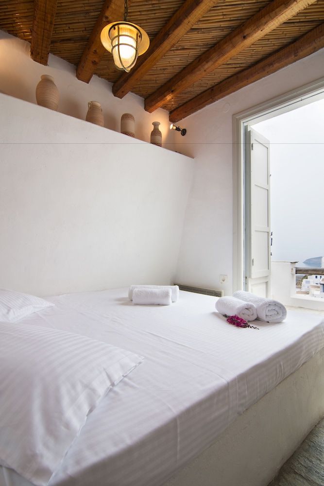 Serifos Houses Hora 3
