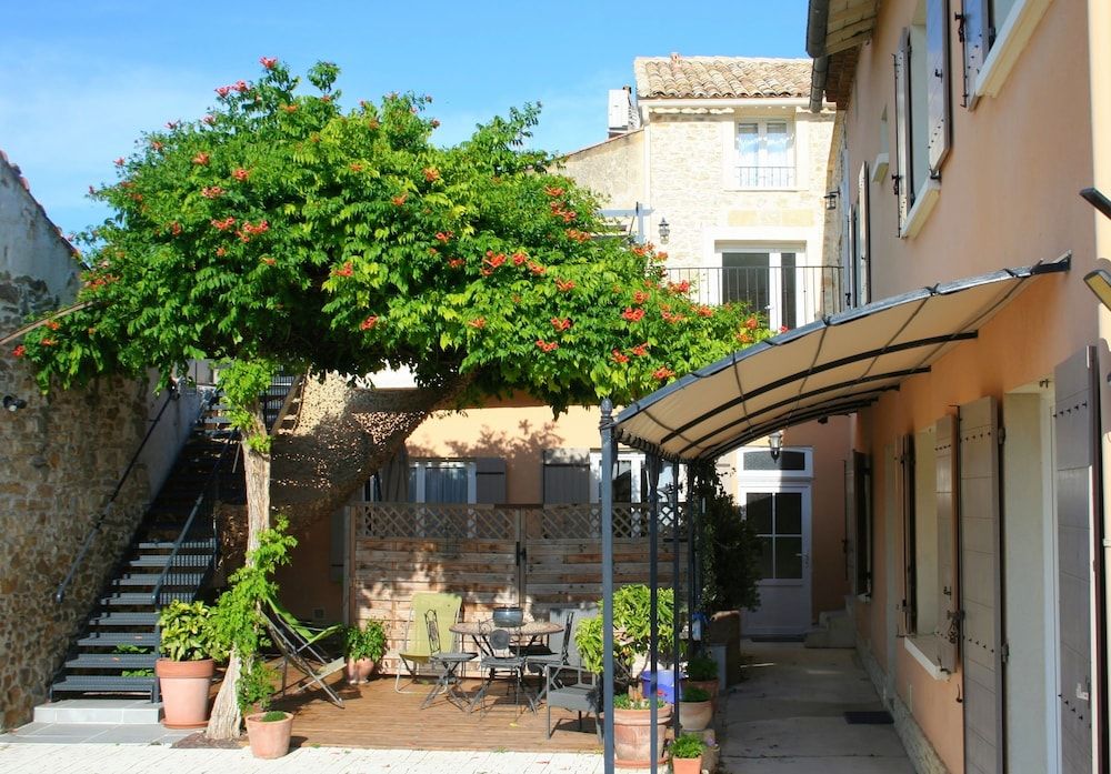 Maison d'hôtes la Bignone -1 estrellas en Laudun-l'Ardoise