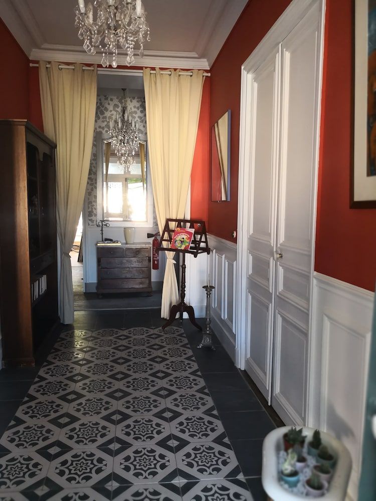 Maison Courbarien -1 étoiles à Saint-Georges-la-Pouge
