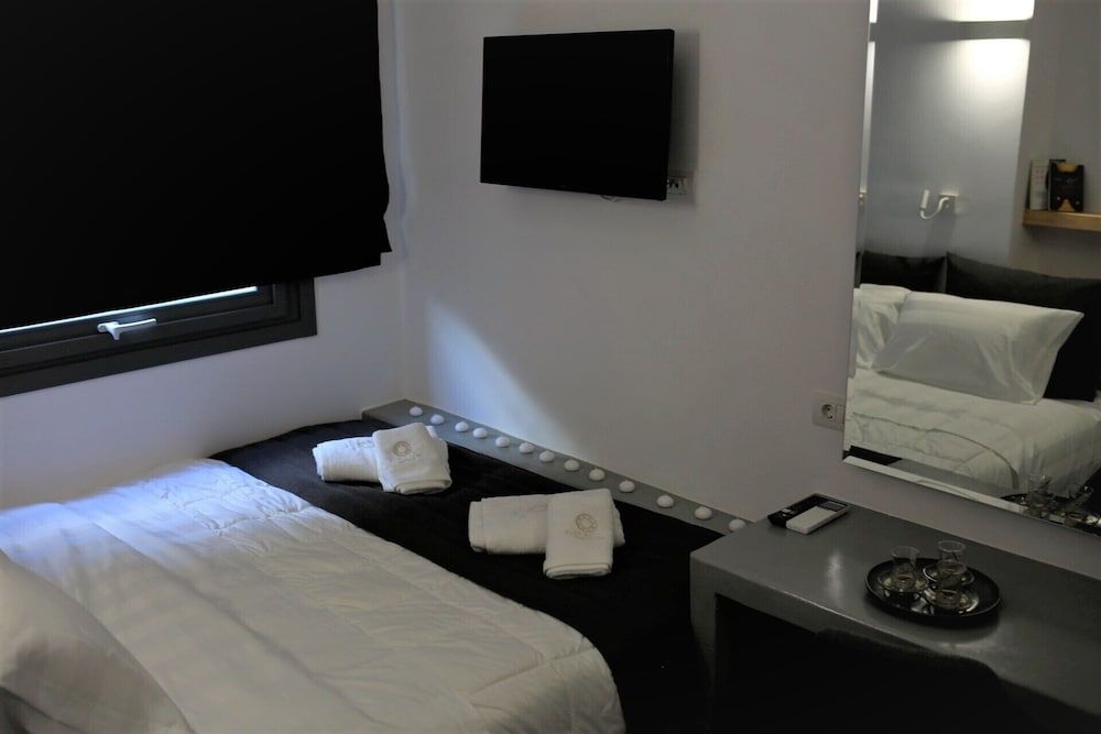 A Lux Villas Santorini 3