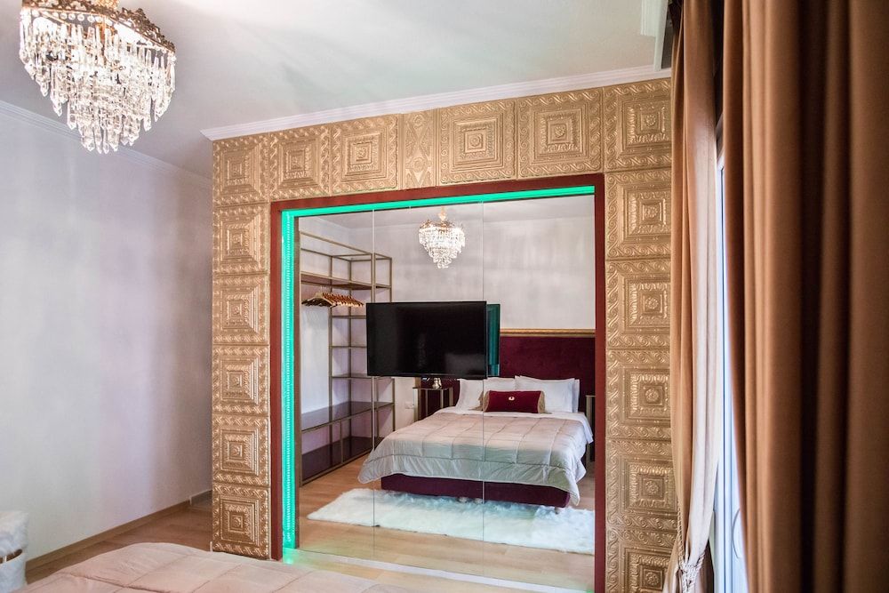 Gold Residences 3