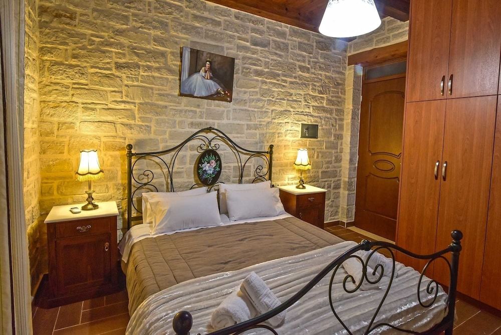 Villa Ahlades 2