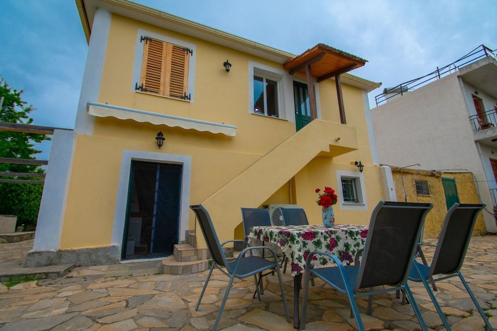 Traditional Village House -1 estrellas en Meson Yerakarion