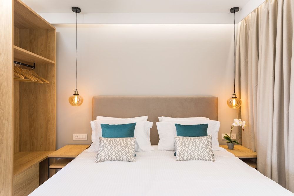 V Luxury Suites 3