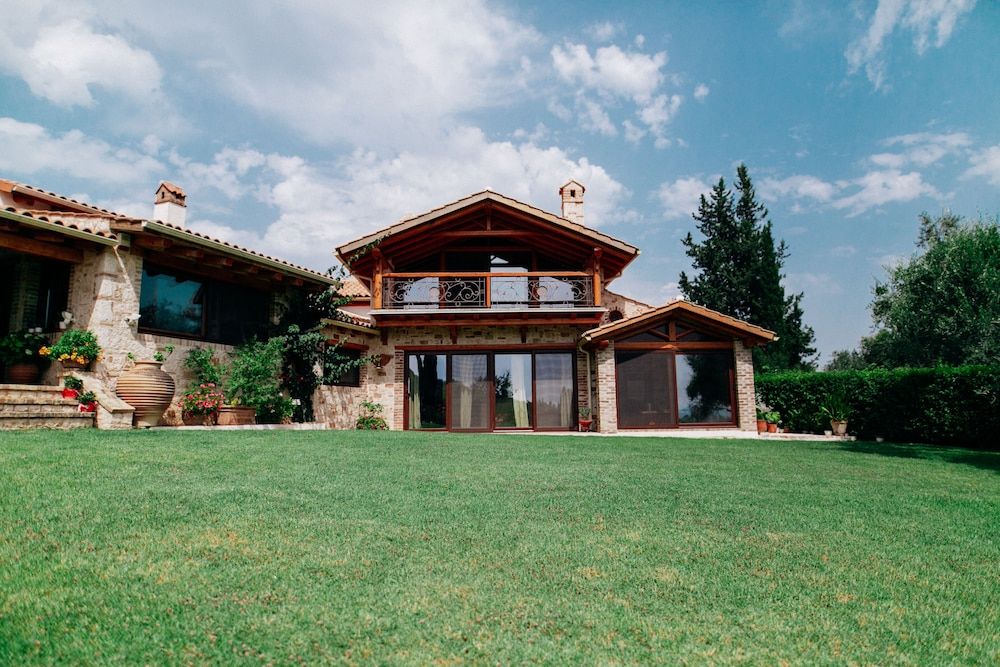 Villa Madera -1 estrellas en Kompítsion