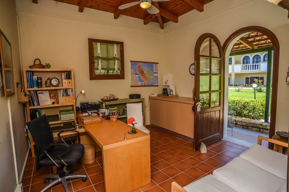 Amboula Beach Apartments 2