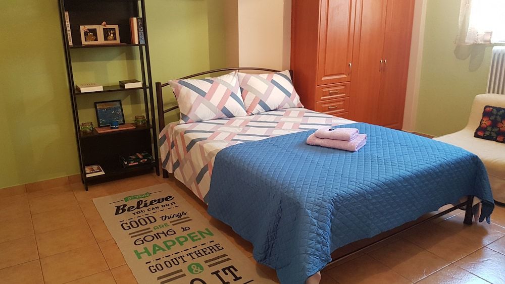 Cozy Loft -1 estrellas en Mesolongi