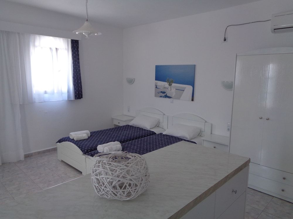 Blue and White Studios & Apartments 2