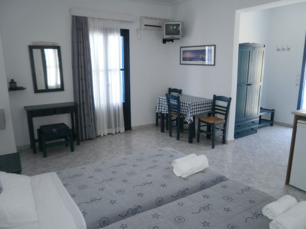 Blue and White Studios & Apartments 3
