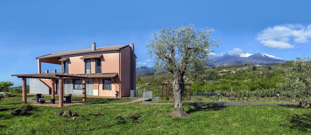 Nake Residenza Artistica -1 estrellas en SantʼAlfio