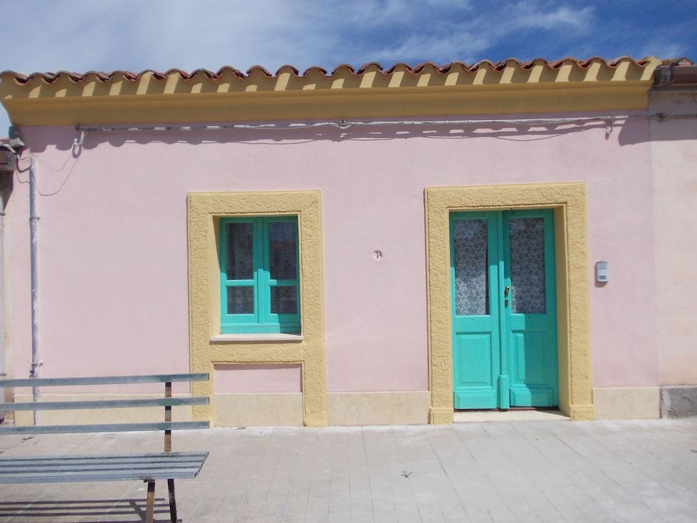 Sardinia International House -1 estrellas en Zeddiani