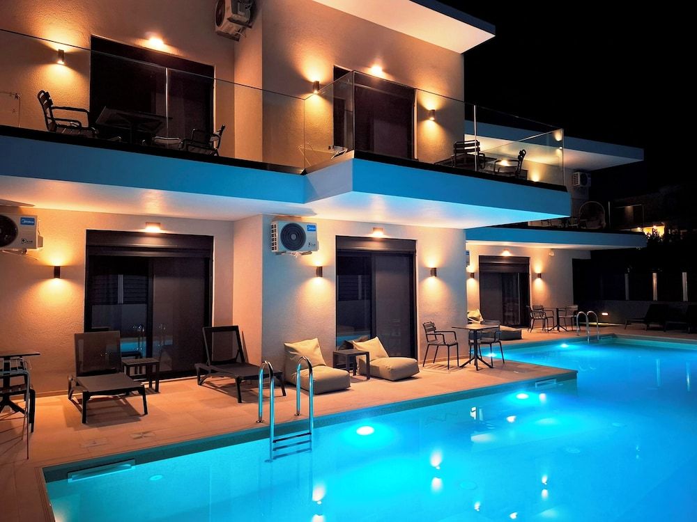 Aelia Luxury Apartments & Pool -1 estrellas en Skafidia