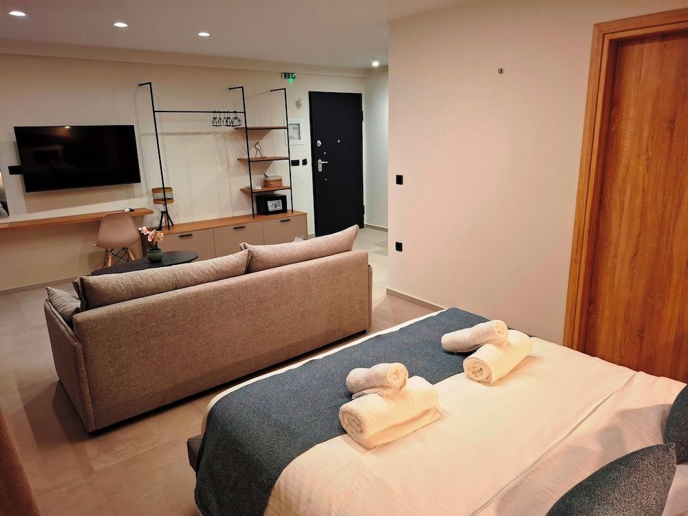 Aelia Luxury Apartments & Pool 2