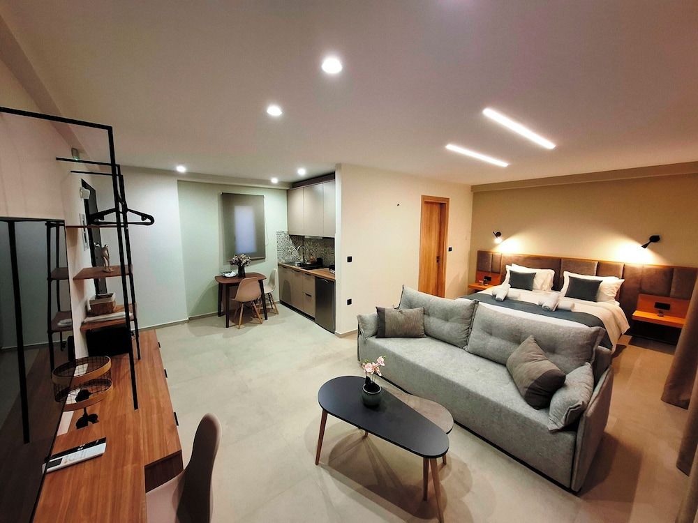Aelia Luxury Apartments & Pool 3