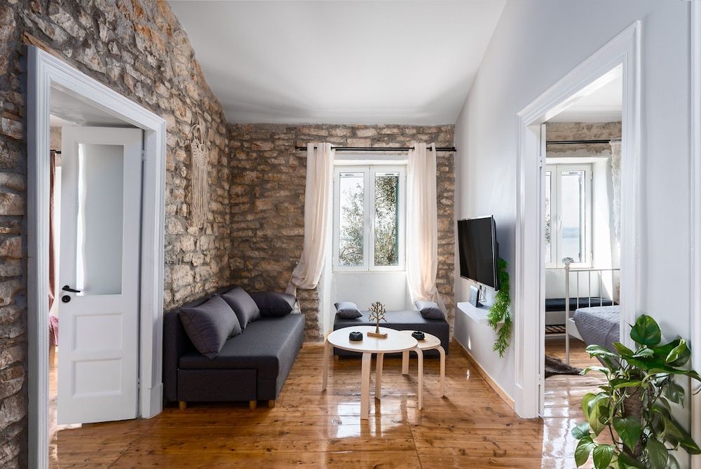 The Greystone House by Konnect, Views to the Sea -1 estrellas en Nisakion
