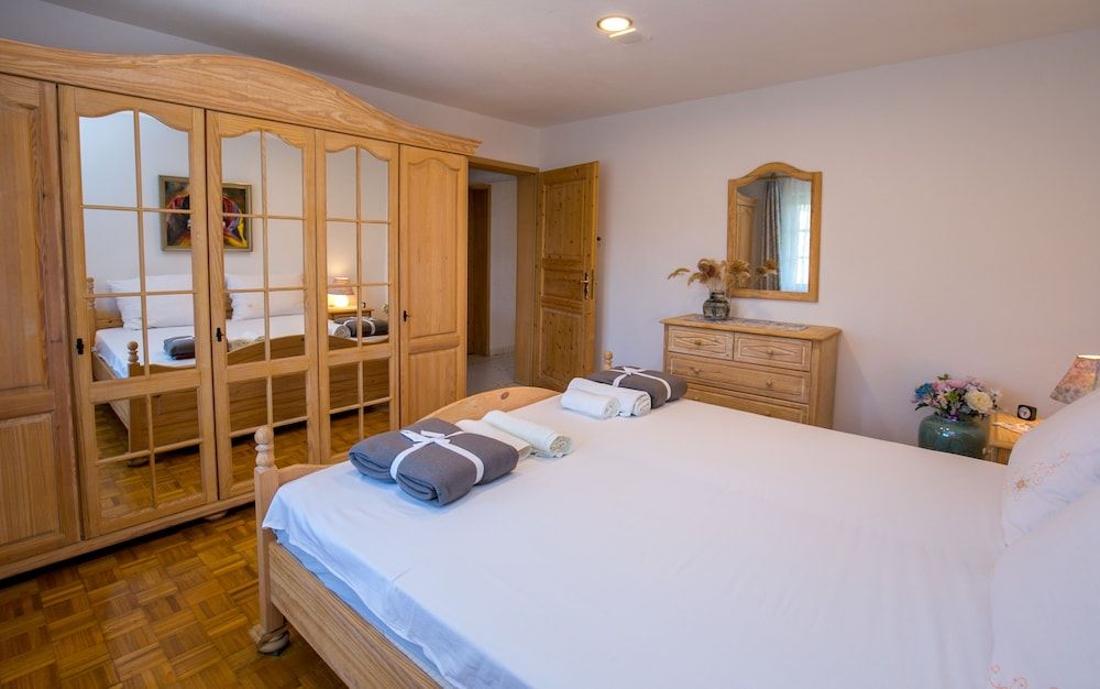 Villa Euphoria 3