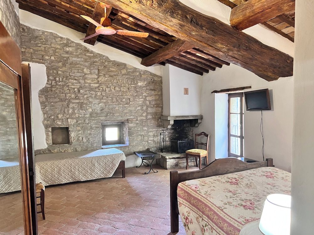 Bio Agriturismo La Cerqua -1 estrellas en Pietralunga