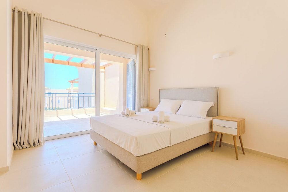 Resitour - Chania Aphrodite Beachfront 2