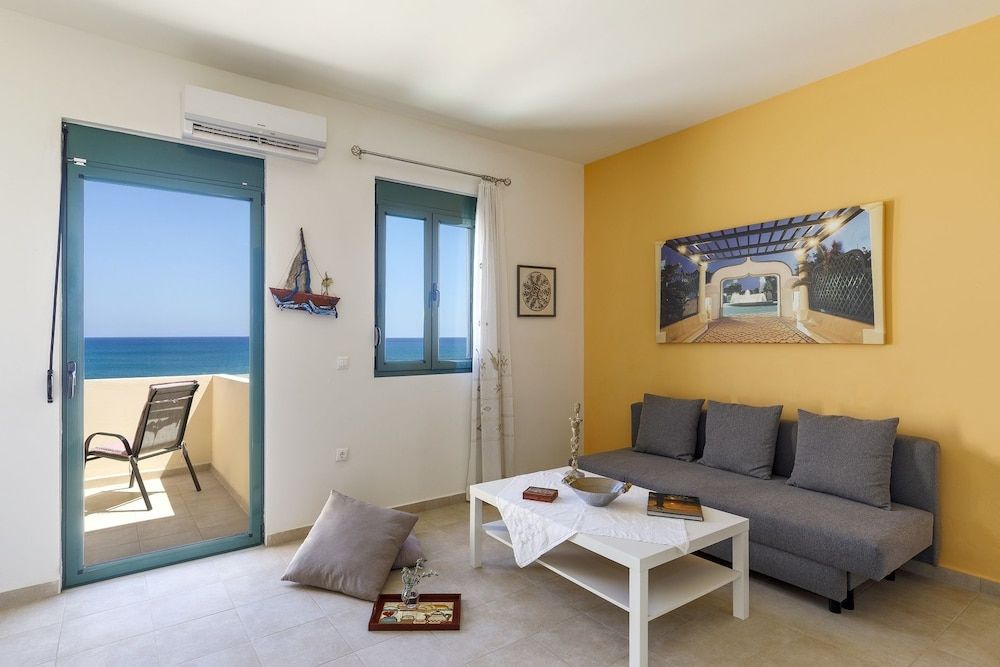 Live by the sea at House Almyra 3