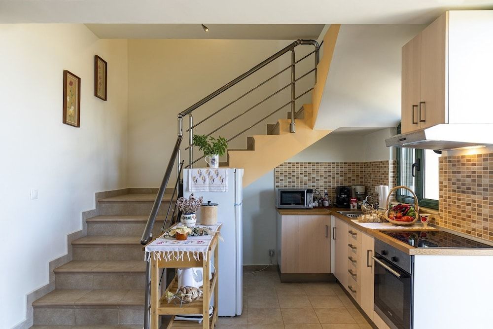 Live by the sea at House Almyra 2