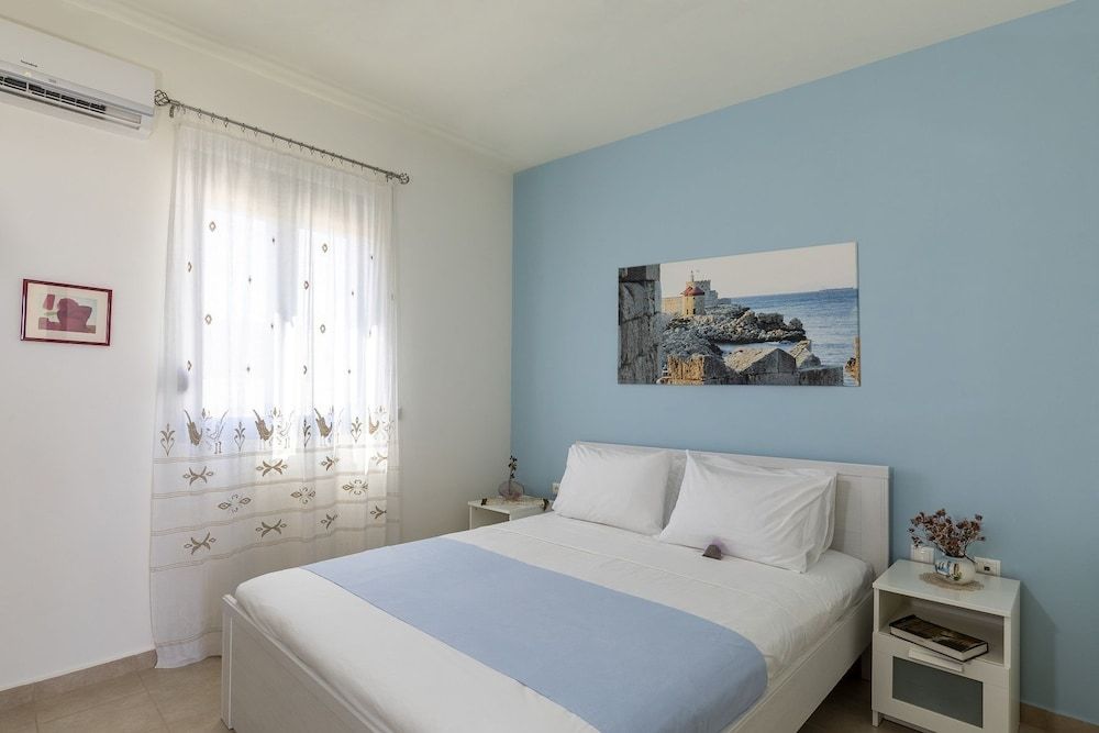 Live by the sea at House Almyra -1 estrellas en Lachania