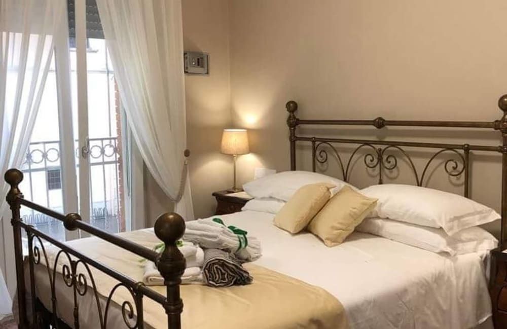 B&B Baronia Luxury Rooms -1 estrellas en Castel Baronia